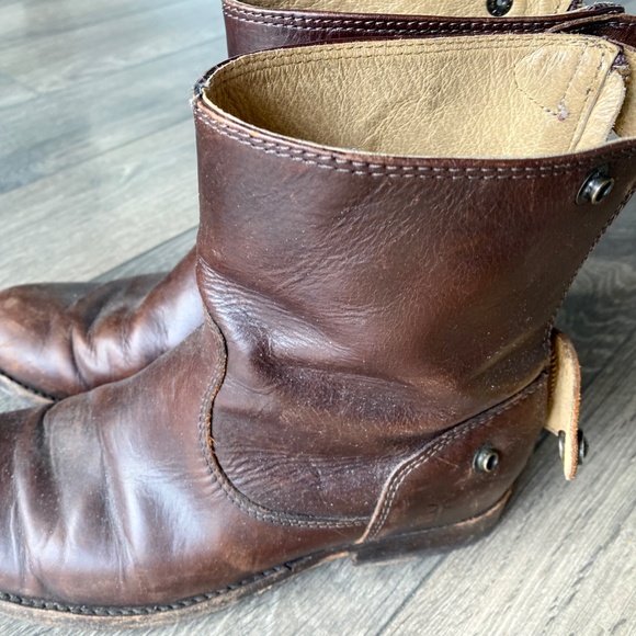 Frye Boots 6 - Picture 4 of 4